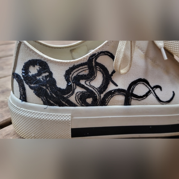 Alexander Mcqueen Low Cut Embroidered Octopus Sneakers - As Is - Picture 5 of 11